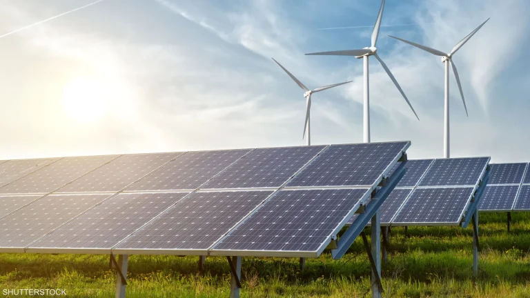 التحديات البيئية للطاقة الشمسية في المملكة: هل حان الوقت لتوفير مرافق متخصصة لإعادة التدوير؟